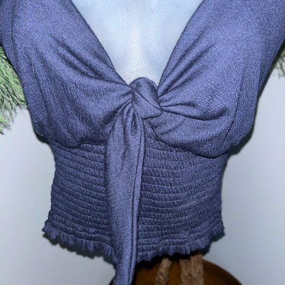 ACTIVE USA Women’s Summer Top Size Small Navy Blue knot In Front Very GUC - Picture 2 of 8